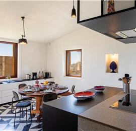 4 bedroom villa with pool near Noto, sleeps 8